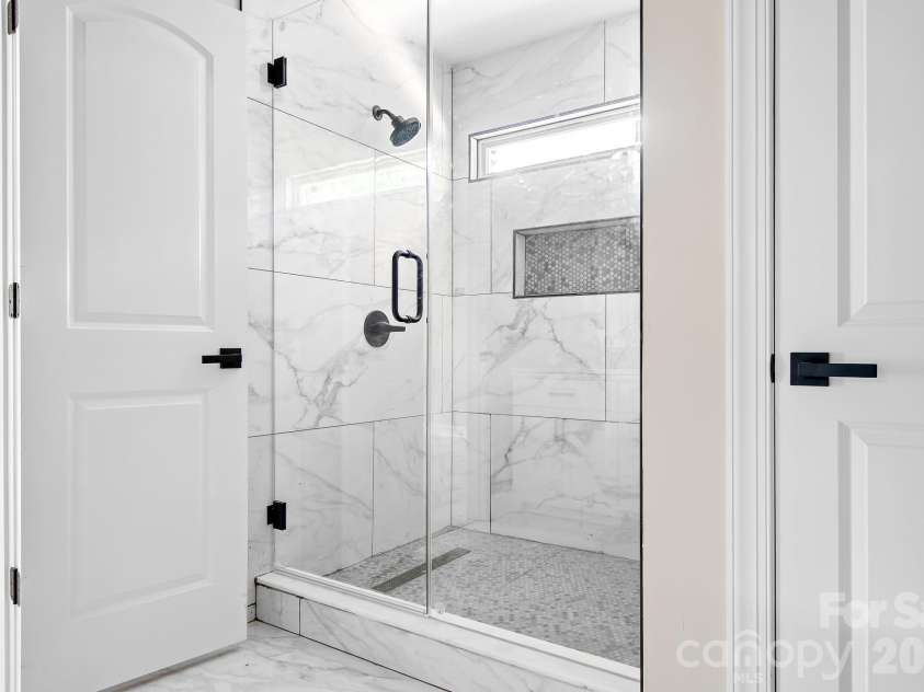 13121 Graymist Drive, Charlotte, NC 28215.  MLS# CAR4412376, YatesRealty ID 44990. 