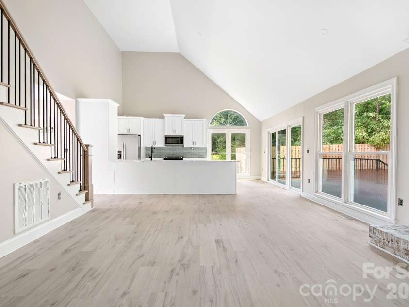 13121 Graymist Drive, Charlotte, NC 28215.  MLS# CAR4412376, YatesRealty ID 44990. 