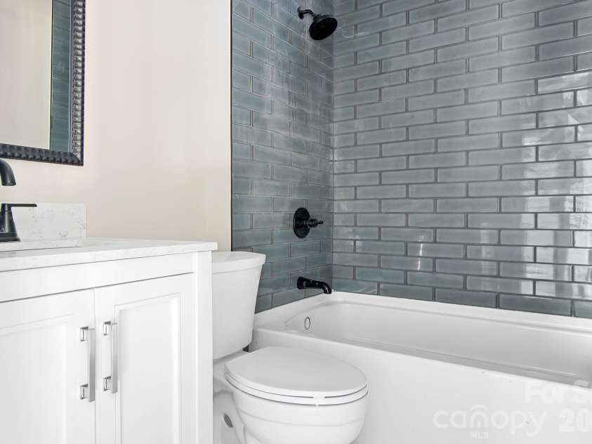 13121 Graymist Drive, Charlotte, NC 28215.  MLS# CAR4412376, YatesRealty ID 44990. 