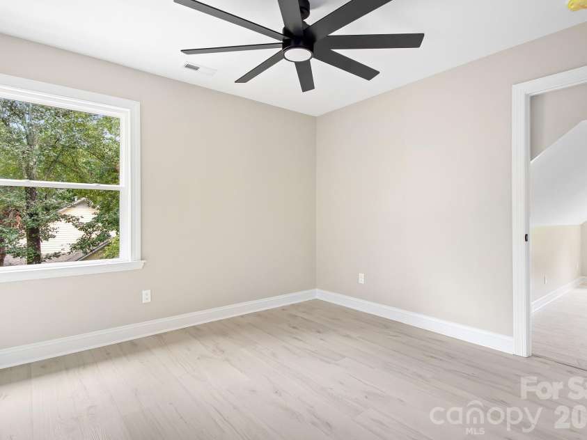 13121 Graymist Drive, Charlotte, NC 28215.  MLS# CAR4412376, YatesRealty ID 44990. 