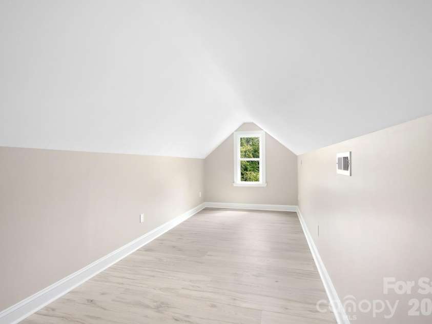 13121 Graymist Drive, Charlotte, NC 28215.  MLS# CAR4412376, YatesRealty ID 44990. 