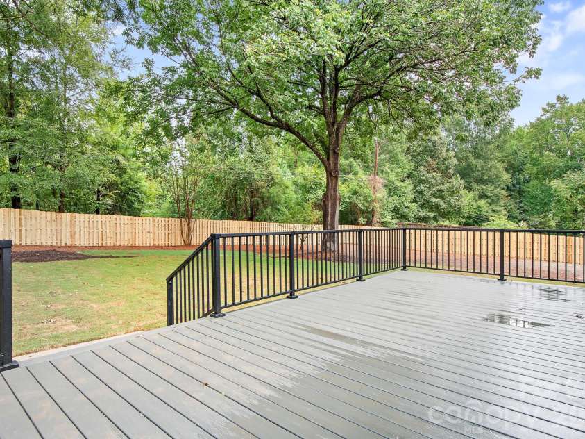 13121 Graymist Drive, Charlotte, NC 28215.  MLS# CAR4412376, YatesRealty ID 44990. 
