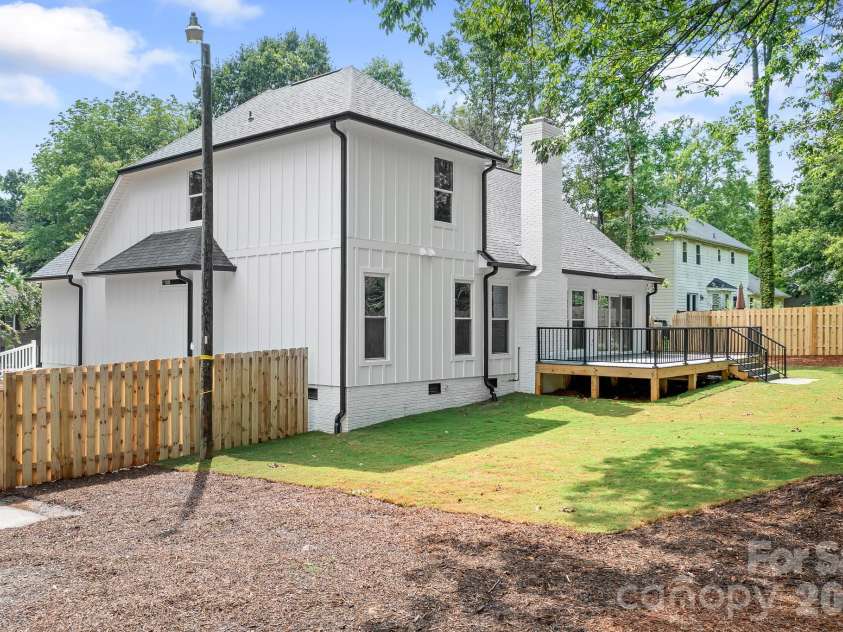 13121 Graymist Drive, Charlotte, NC 28215.  MLS# CAR4412376, YatesRealty ID 44990. 
