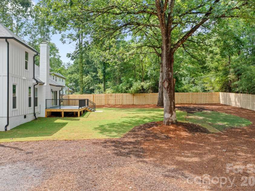 13121 Graymist Drive, Charlotte, NC 28215.  MLS# CAR4412376, YatesRealty ID 44990. 