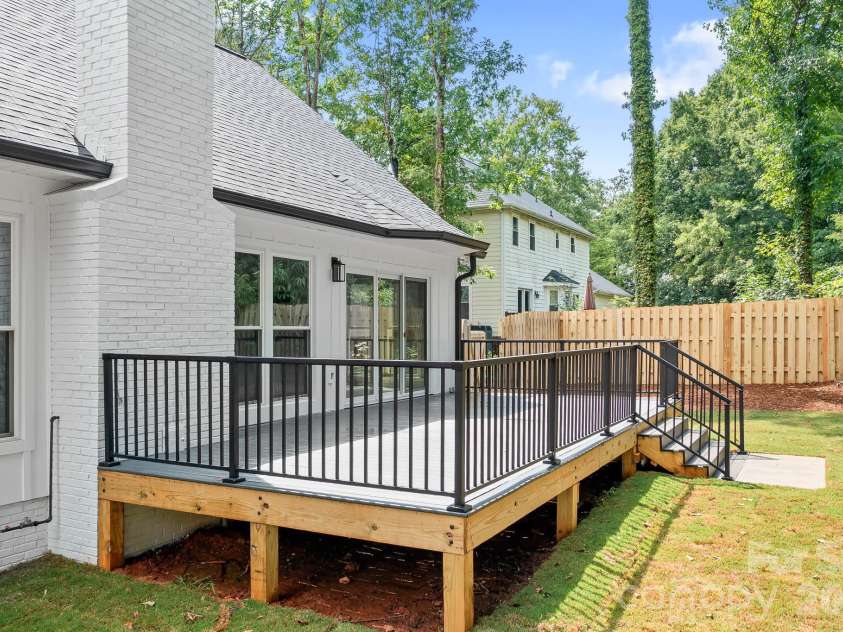13121 Graymist Drive, Charlotte, NC 28215.  MLS# CAR4412376, YatesRealty ID 44990. 