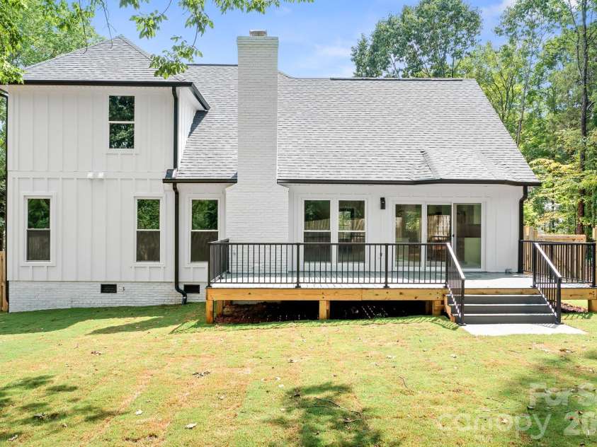 13121 Graymist Drive, Charlotte, NC 28215.  MLS# CAR4412376, YatesRealty ID 44990. 