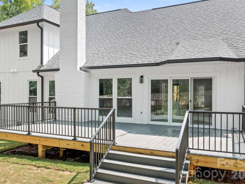 13121 Graymist Drive, Charlotte, NC 28215.  MLS# CAR4412376, YatesRealty ID 44990. 