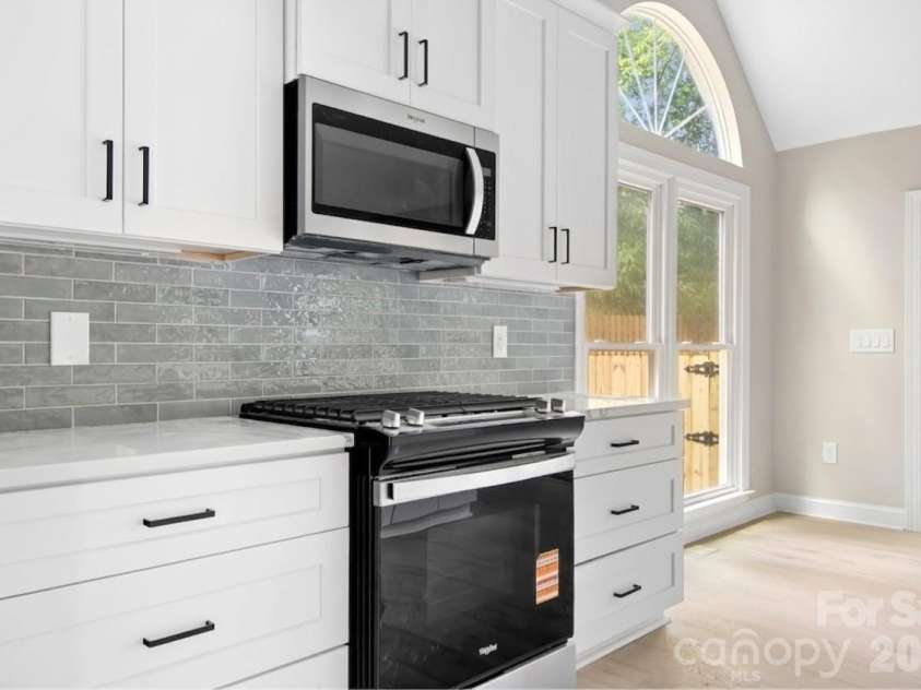 13121 Graymist Drive, Charlotte, NC 28215.  MLS# CAR4412376, YatesRealty ID 44990. 