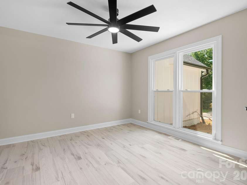 13121 Graymist Drive, Charlotte, NC 28215.  MLS# CAR4412376, YatesRealty ID 44990. 