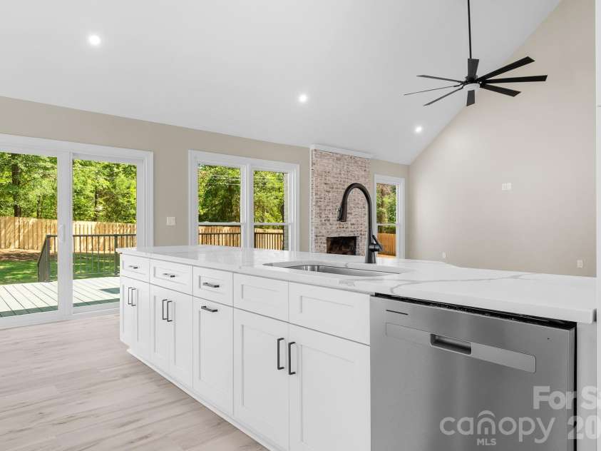 13121 Graymist Drive, Charlotte, NC 28215.  MLS# CAR4412376, YatesRealty ID 44990. 