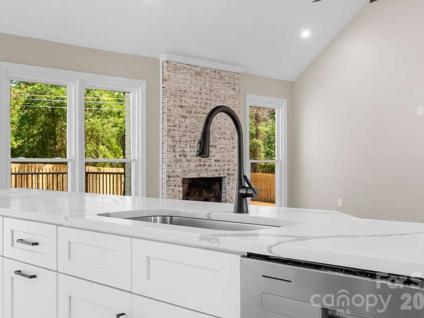 13121 Graymist Drive, Charlotte, NC 28215.  MLS# CAR4412376, YatesRealty ID 44990. 