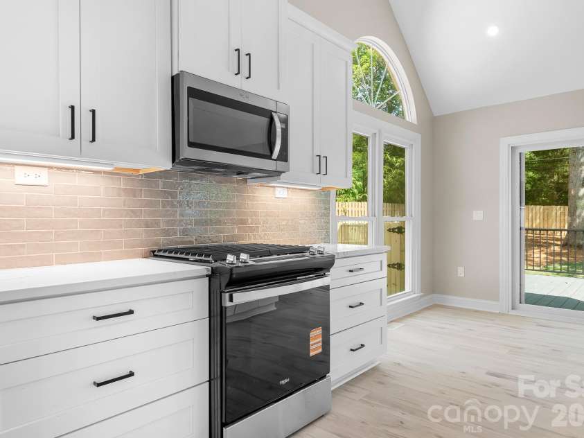 13121 Graymist Drive, Charlotte, NC 28215.  MLS# CAR4412376, YatesRealty ID 44990. 