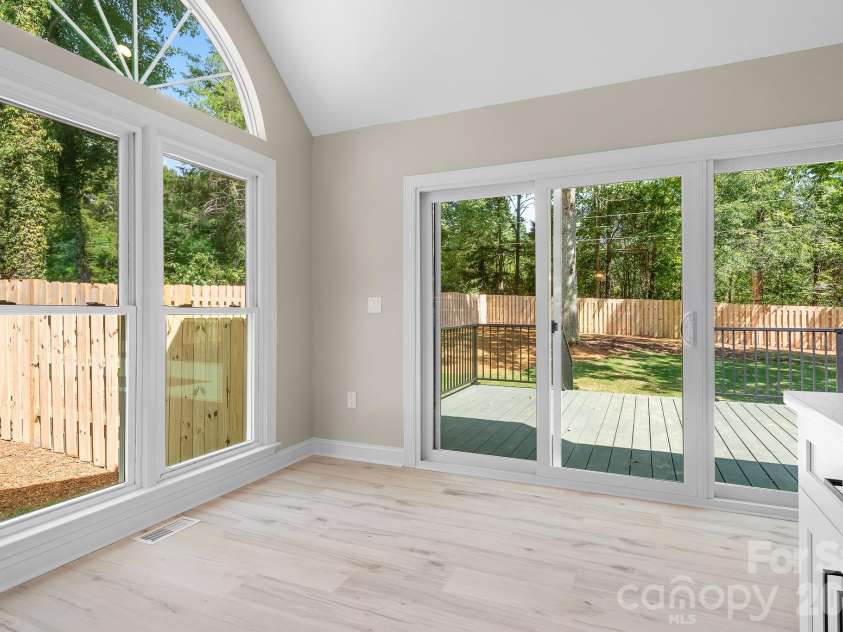 13121 Graymist Drive, Charlotte, NC 28215.  MLS# CAR4412376, YatesRealty ID 44990. 