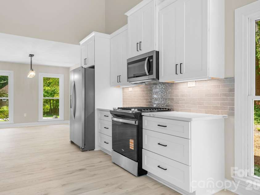 13121 Graymist Drive, Charlotte, NC 28215.  MLS# CAR4412376, YatesRealty ID 44990. 