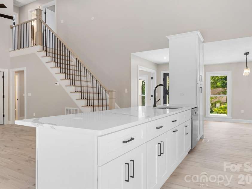 13121 Graymist Drive, Charlotte, NC 28215.  MLS# CAR4412376, YatesRealty ID 44990. 