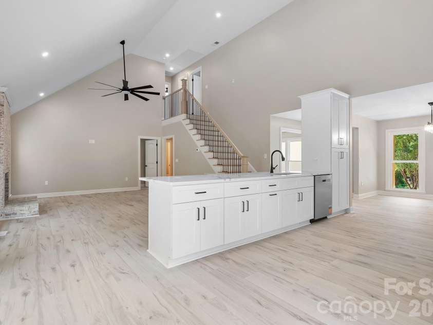 13121 Graymist Drive, Charlotte, NC 28215.  MLS# CAR4412376, YatesRealty ID 44990. 
