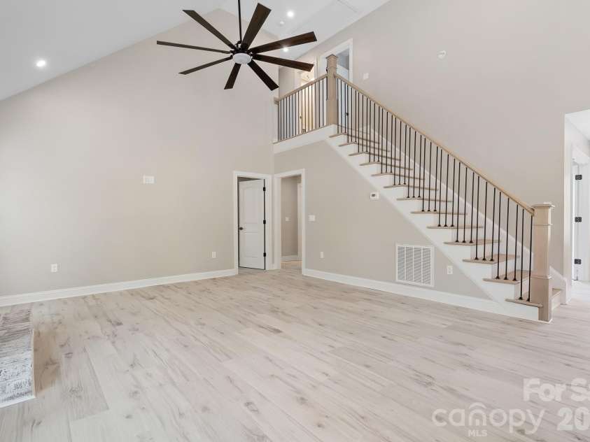 13121 Graymist Drive, Charlotte, NC 28215.  MLS# CAR4412376, YatesRealty ID 44990. 