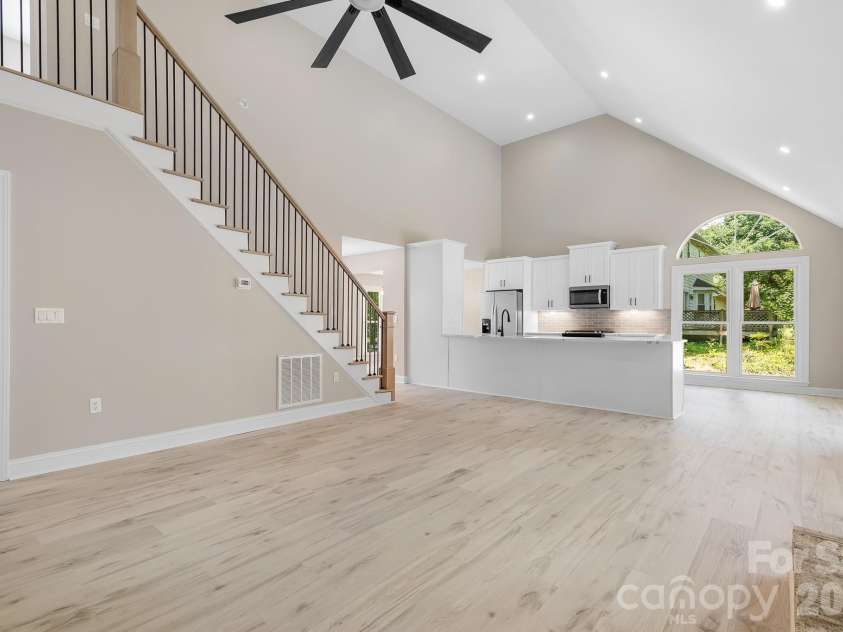 13121 Graymist Drive, Charlotte, NC 28215.  MLS# CAR4412376, YatesRealty ID 44990. 
