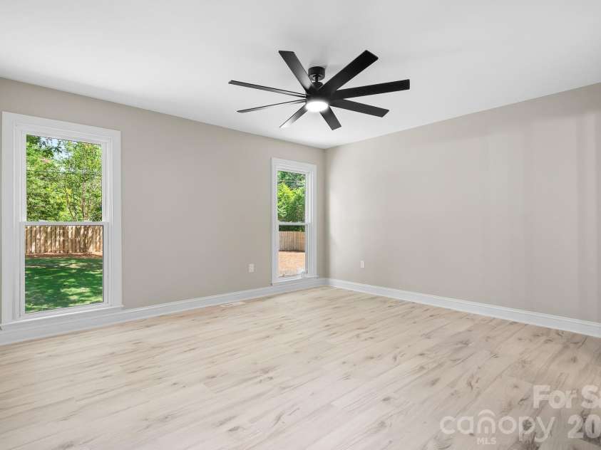 13121 Graymist Drive, Charlotte, NC 28215.  MLS# CAR4412376, YatesRealty ID 44990. 