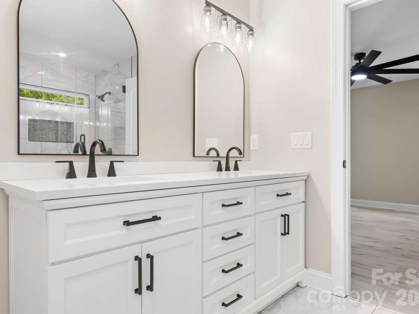 13121 Graymist Drive, Charlotte, NC 28215.  MLS# CAR4412376, YatesRealty ID 44990. 