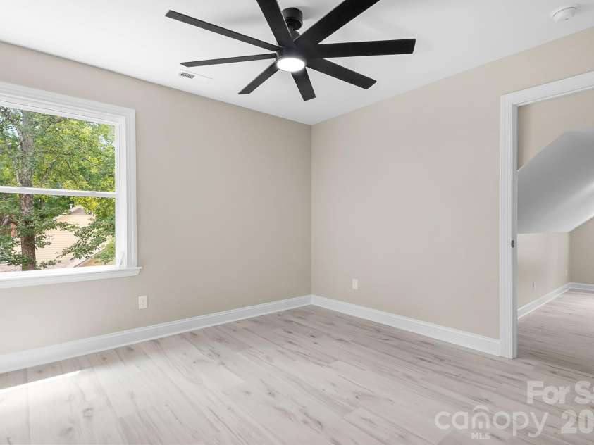 13121 Graymist Drive, Charlotte, NC 28215.  MLS# CAR4412376, YatesRealty ID 44990. 
