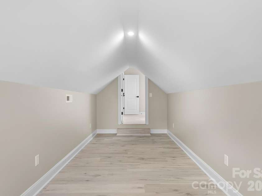 13121 Graymist Drive, Charlotte, NC 28215.  MLS# CAR4412376, YatesRealty ID 44990. 