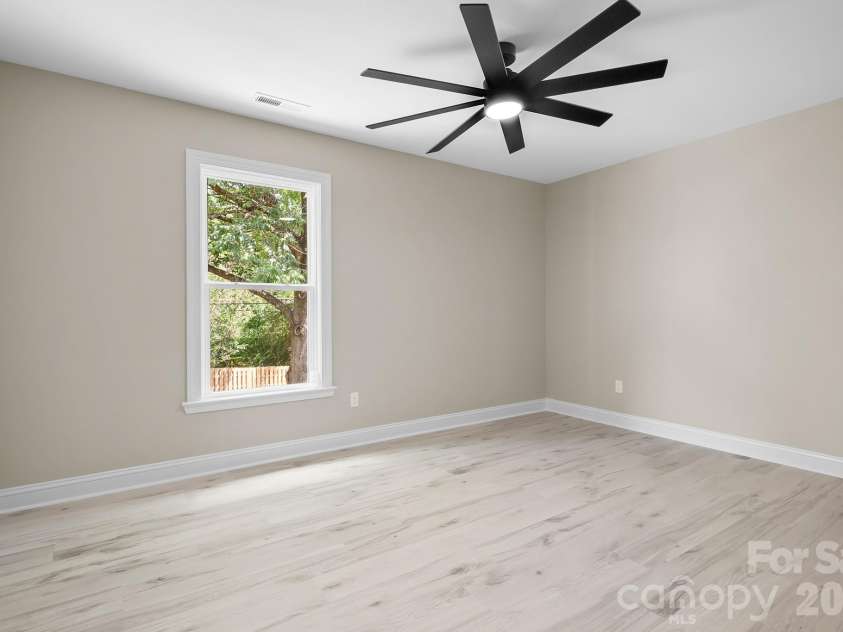 13121 Graymist Drive, Charlotte, NC 28215.  MLS# CAR4412376, YatesRealty ID 44990. 