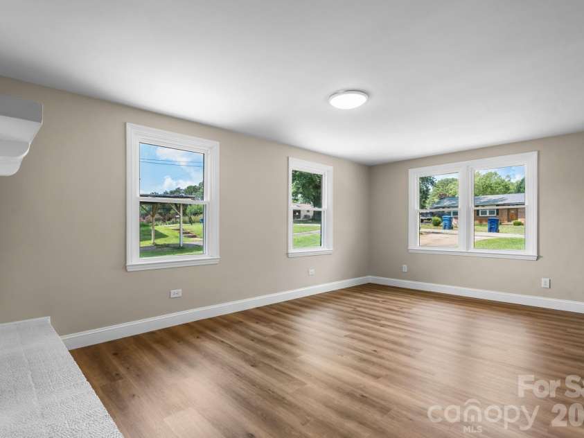 2266 9th Avenue Drive, Hickory, NC 28601.  MLS# CAR4413644, YatesRealty ID 44992. 
