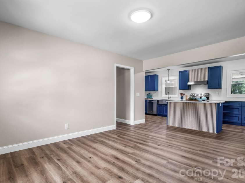 2266 9th Avenue Drive, Hickory, NC 28601.  MLS# CAR4413644, YatesRealty ID 44992. 