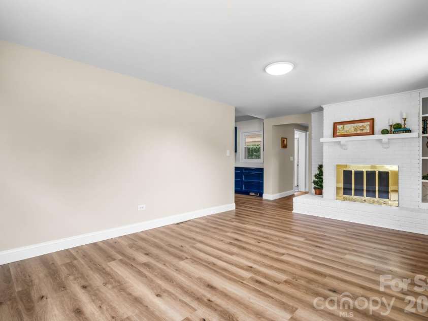 2266 9th Avenue Drive, Hickory, NC 28601.  MLS# CAR4413644, YatesRealty ID 44992. 