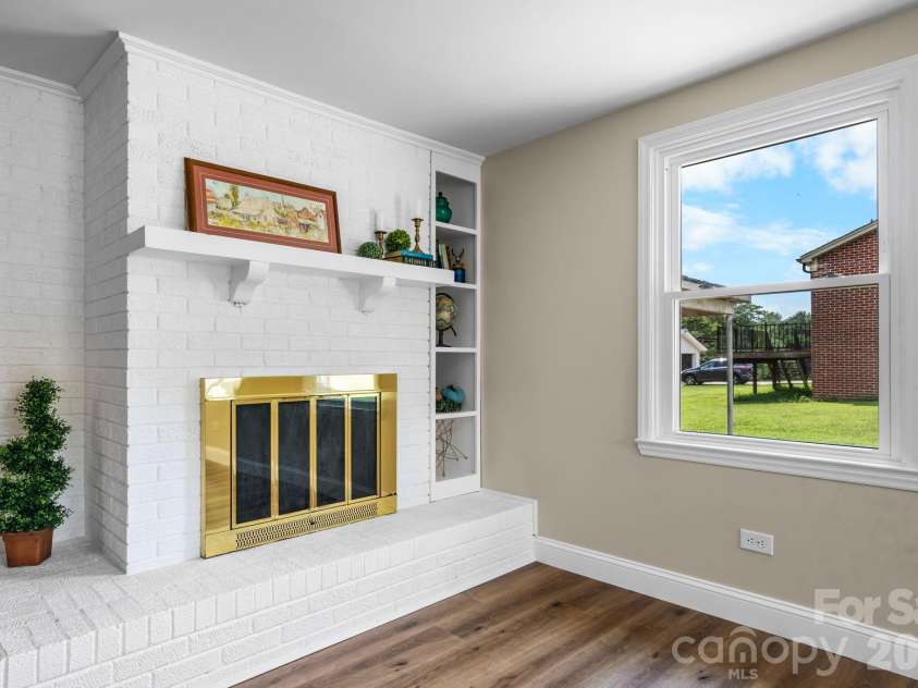 2266 9th Avenue Drive, Hickory, NC 28601.  MLS# CAR4413644, YatesRealty ID 44992. 