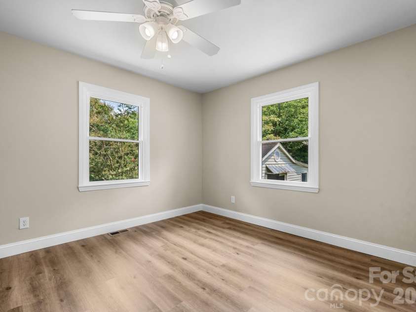 2266 9th Avenue Drive, Hickory, NC 28601.  MLS# CAR4413644, YatesRealty ID 44992. 