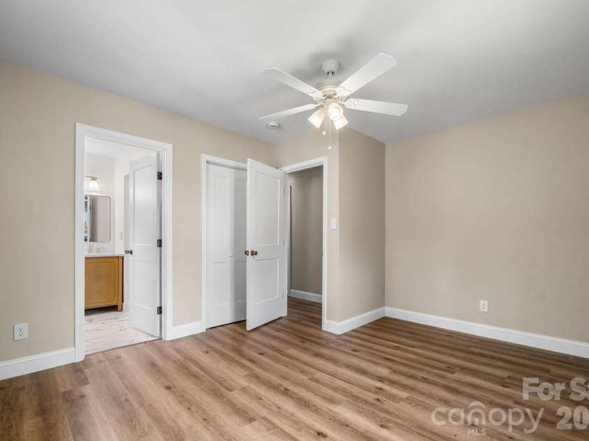 2266 9th Avenue Drive, Hickory, NC 28601.  MLS# CAR4413644, YatesRealty ID 44992. 