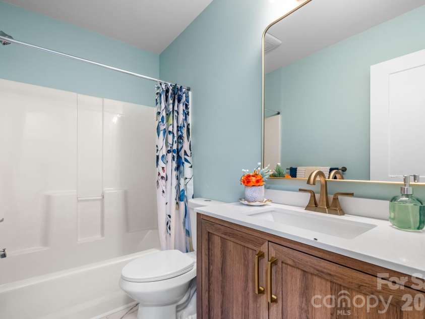 2266 9th Avenue Drive, Hickory, NC 28601.  MLS# CAR4413644, YatesRealty ID 44992. 