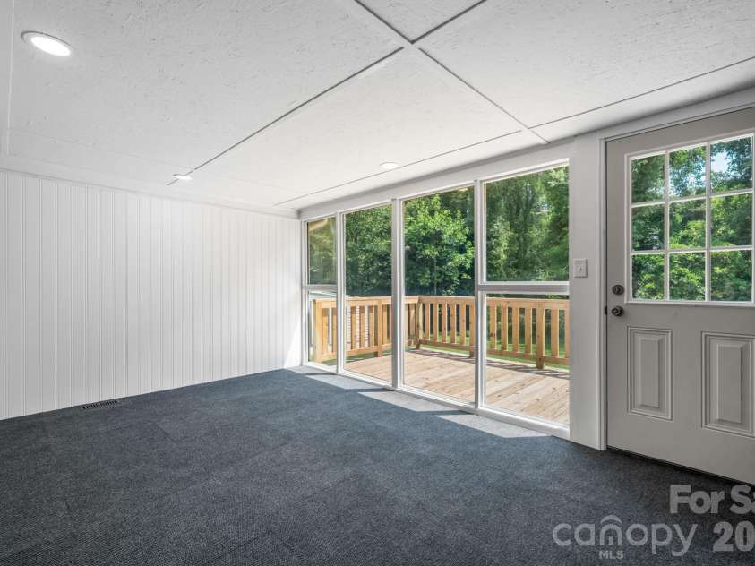 2266 9th Avenue Drive, Hickory, NC 28601.  MLS# CAR4413644, YatesRealty ID 44992. 