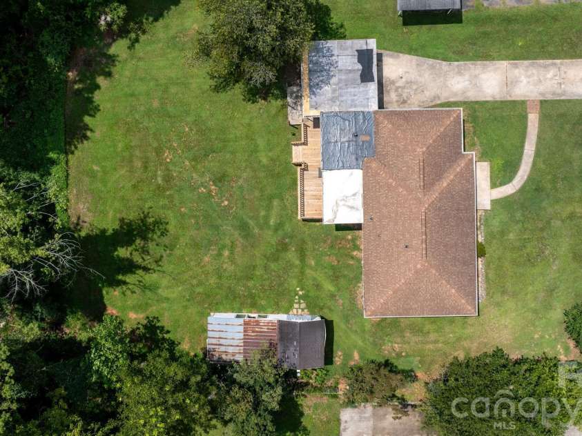 2266 9th Avenue Drive, Hickory, NC 28601.  MLS# CAR4413644, YatesRealty ID 44992. 