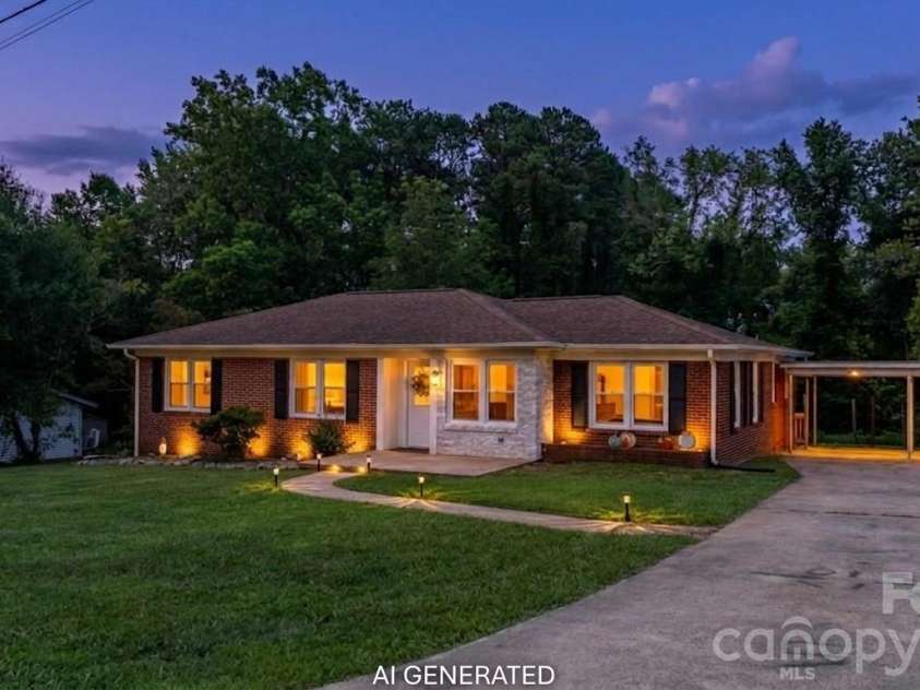 2266 9th Avenue Drive, Hickory, NC 28601.  MLS# CAR4413644, YatesRealty ID 44992. 