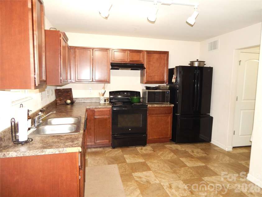 832 Chevelle Drive, Statesville, NC 28677.  MLS# CAR4415573, YatesRealty ID 44993. 