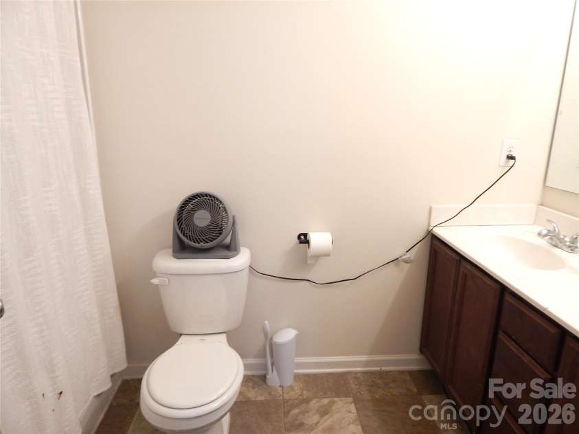 832 Chevelle Drive, Statesville, NC 28677.  MLS# CAR4415573, YatesRealty ID 44993. Primary Bath