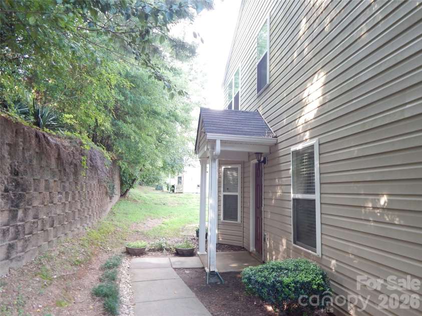 832 Chevelle Drive, Statesville, NC 28677.  MLS# CAR4415573, YatesRealty ID 44993. Private Entry