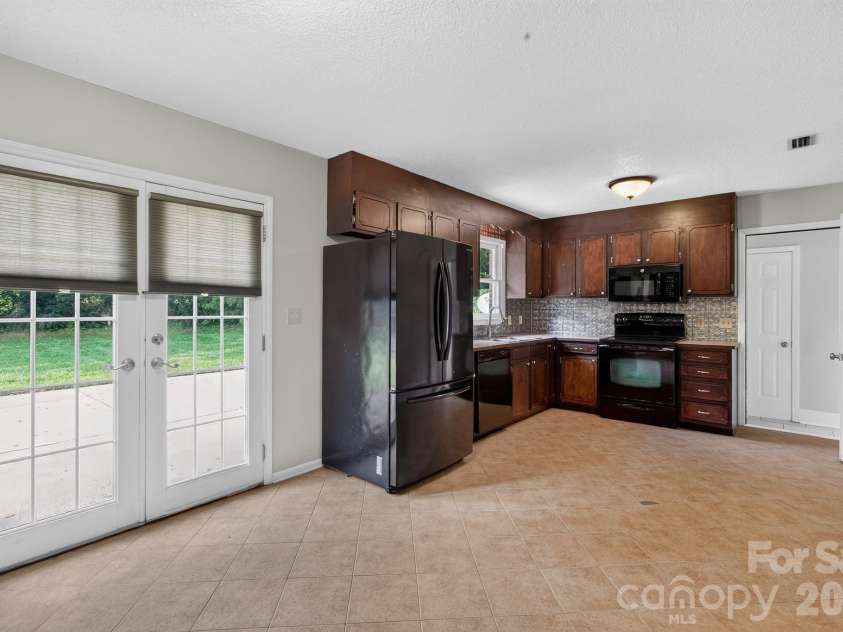 2504 Ashford Drive, Newton, NC 28658.  MLS# CAR4415630, YatesRealty ID 44994. 