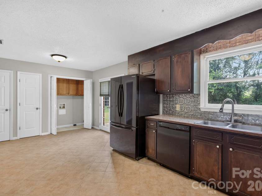 2504 Ashford Drive, Newton, NC 28658.  MLS# CAR4415630, YatesRealty ID 44994. 