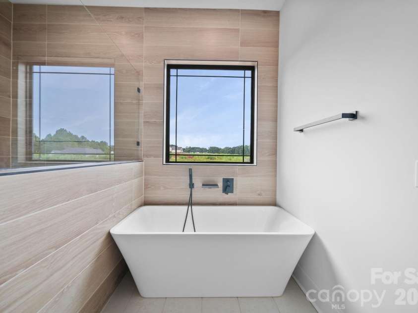 123 Trinity Court, Salisbury, NC 28147.  MLS# CAR4414964, YatesRealty ID 44995. Owners Bath with Free Standing Soaking Tub