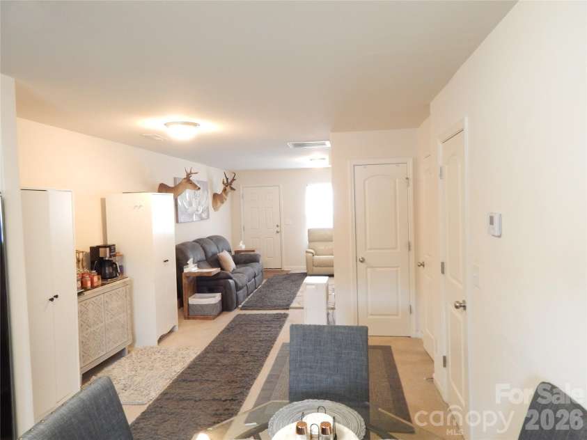 811 Chevelle Drive, Statesville, NC 28677.  MLS# CAR4415422, YatesRealty ID 44996. 
