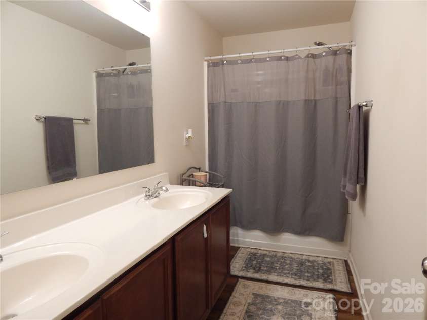 811 Chevelle Drive, Statesville, NC 28677.  MLS# CAR4415422, YatesRealty ID 44996. 
