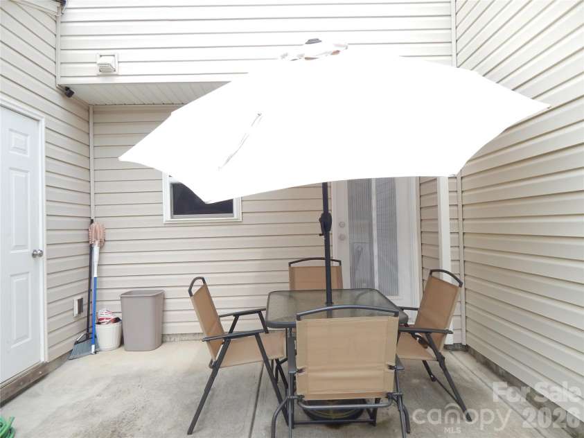 811 Chevelle Drive, Statesville, NC 28677.  MLS# CAR4415422, YatesRealty ID 44996. 