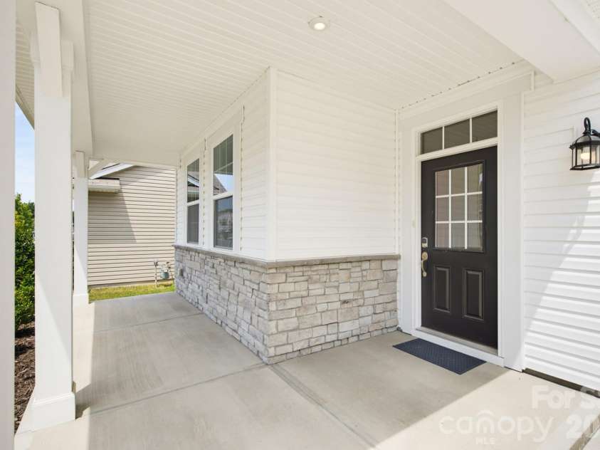 4018 Matindale Way, Charlotte, NC 28216.  MLS# CAR4413141, YatesRealty ID 44997. 