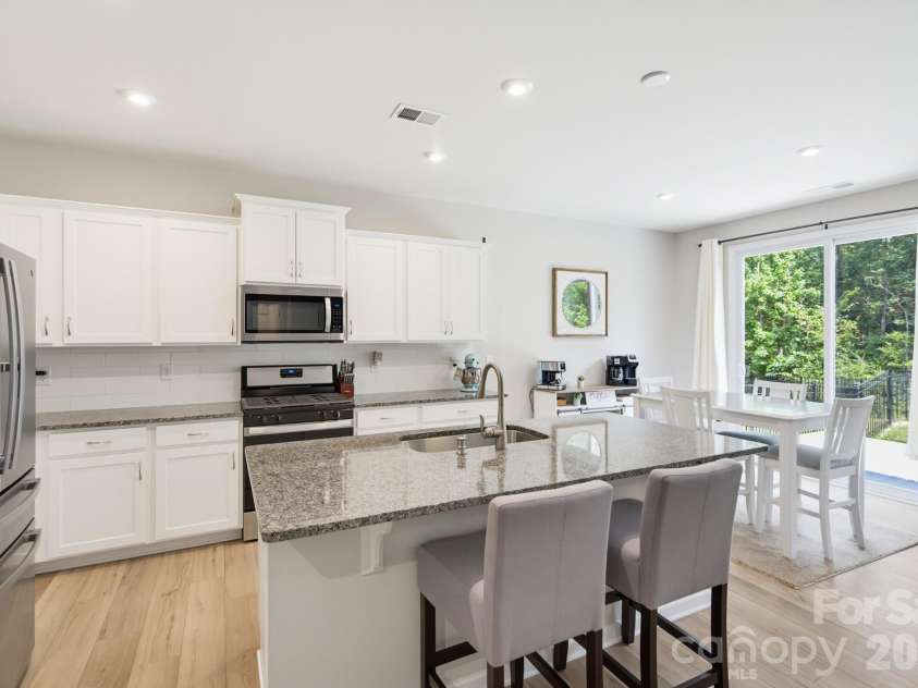 4018 Matindale Way, Charlotte, NC 28216.  MLS# CAR4413141, YatesRealty ID 44997. 