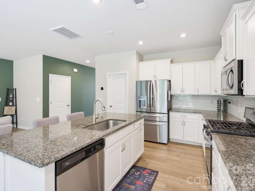 4018 Matindale Way, Charlotte, NC 28216.  MLS# CAR4413141, YatesRealty ID 44997. 