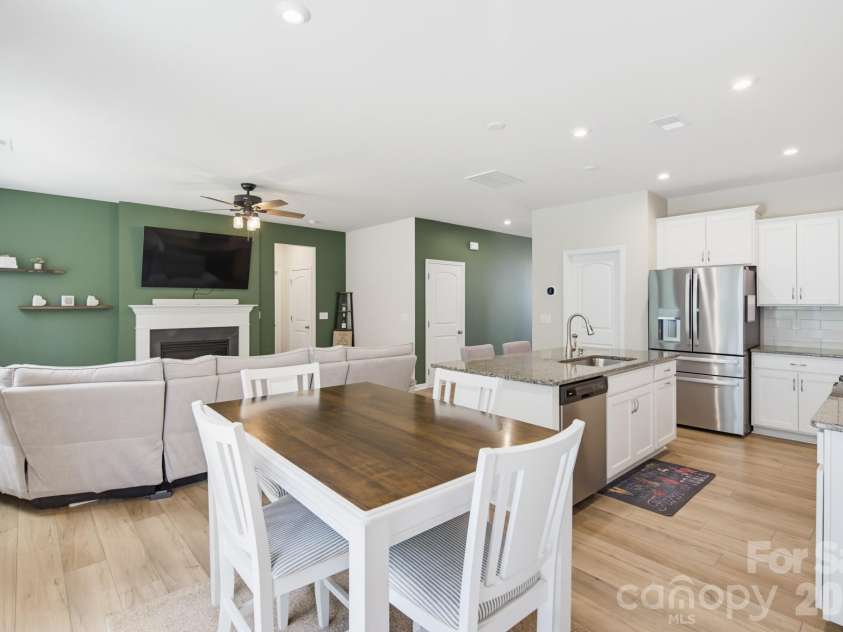 4018 Matindale Way, Charlotte, NC 28216.  MLS# CAR4413141, YatesRealty ID 44997. 